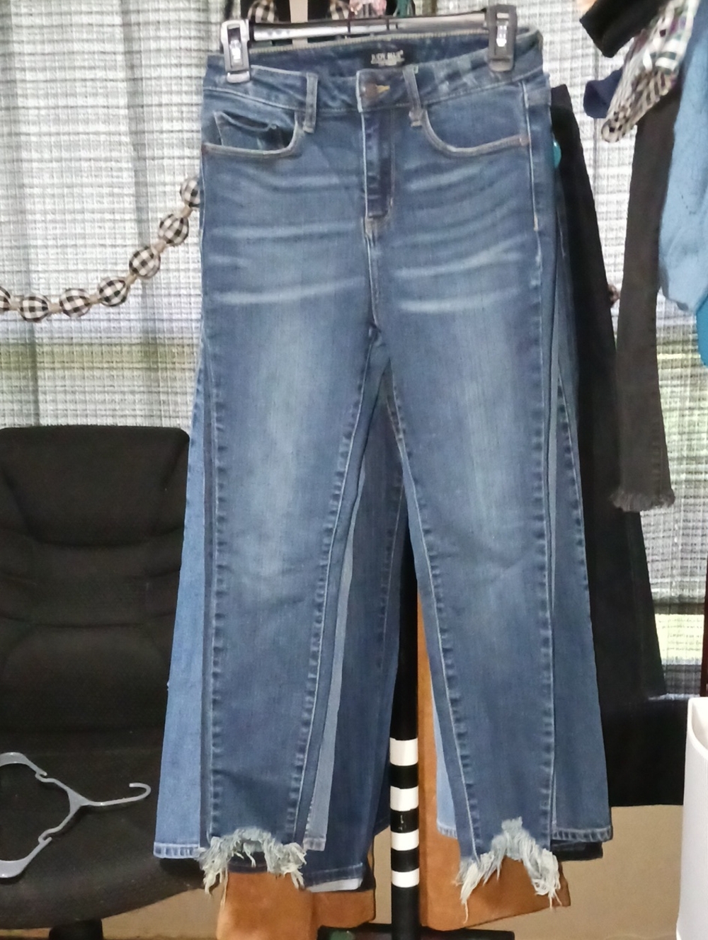 Judy Blue Medium Blue Ankle Jeans with Frayed Hem